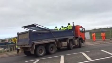 pnr lorry occupation 170411 Maureen Mills