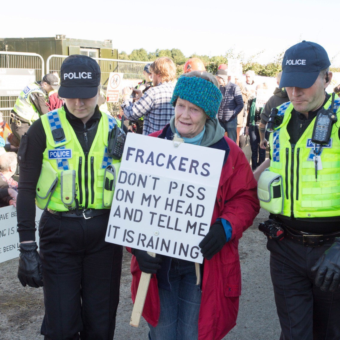 170919 arrests and blockade KMPC2