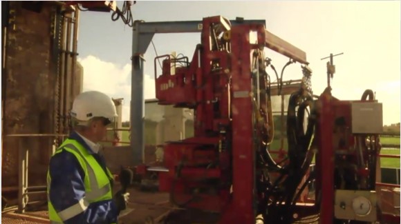 171006PNRLiveStream33 Iron roughneck to connect drill pipe