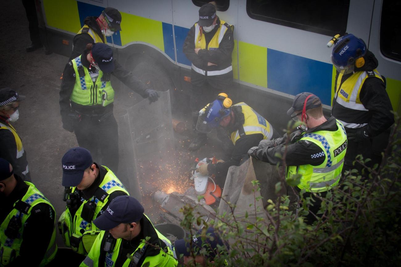 171023 KM lock-on Eddie Thornton 1