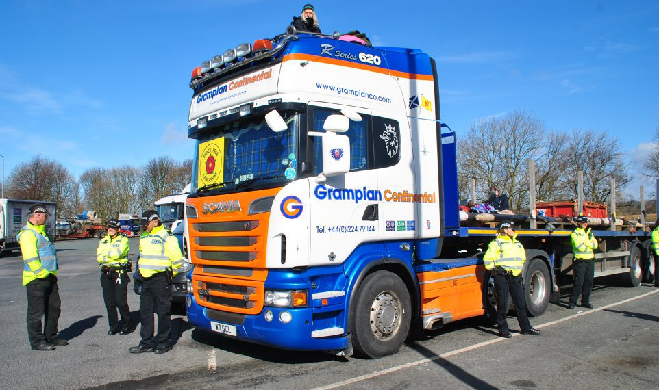 180326 Lorry Surfing Ros Wills1