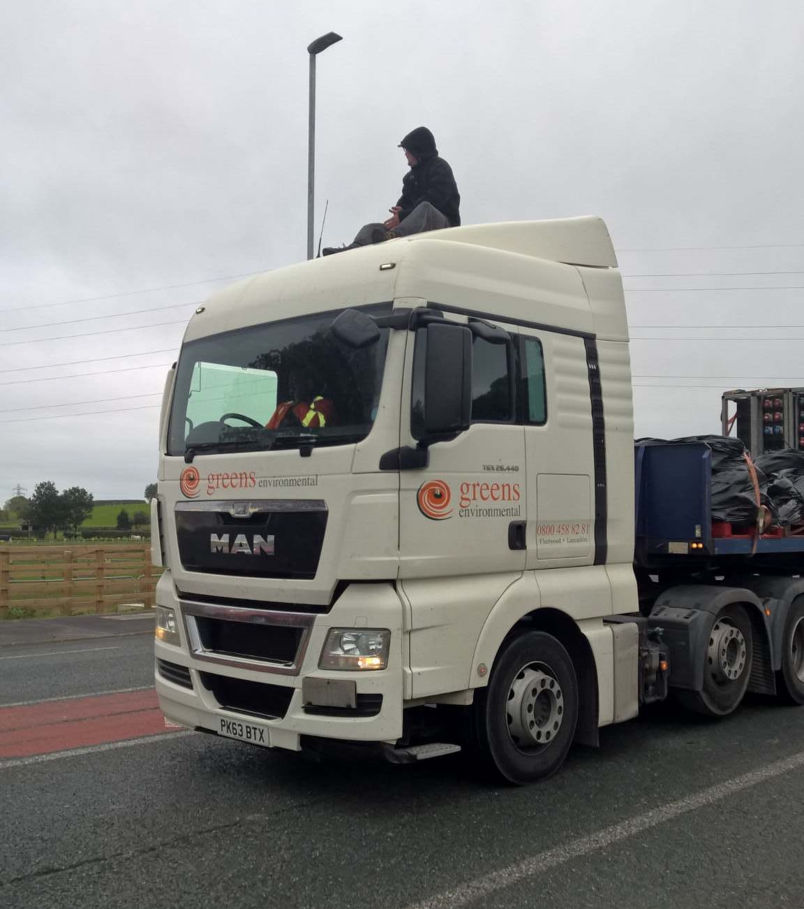 181004 PNR surfing Debs Whiteside 2