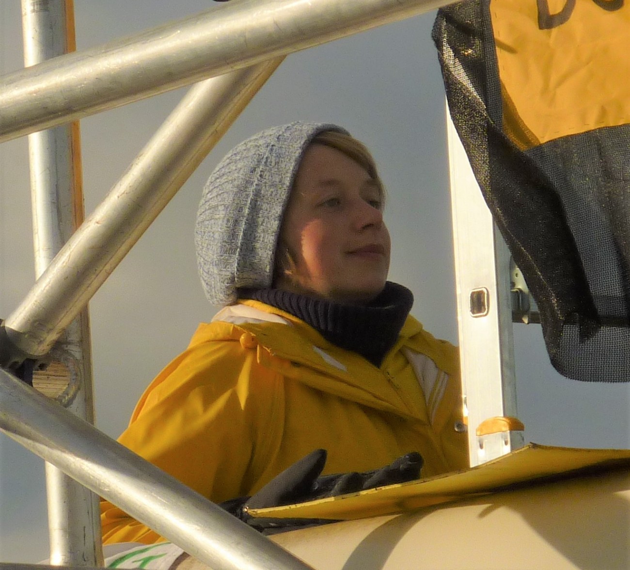 181015 second protestor prepares to leave