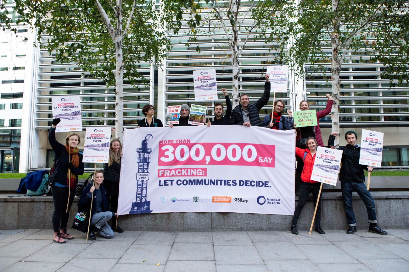 181025 petition hand in Friends of the Earth2