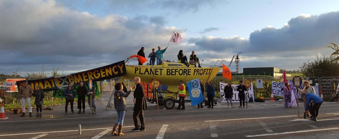 pnr 190910 XR occupy Cuadrilla site entrance